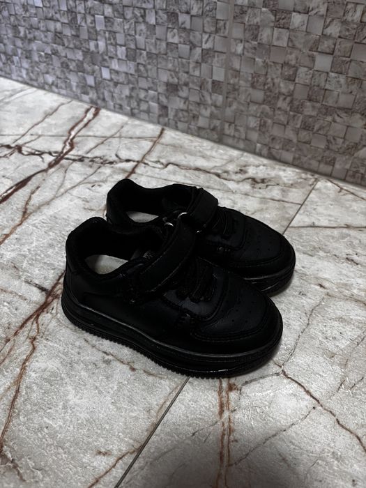 Кросівки 21 розміру на хлопчика.