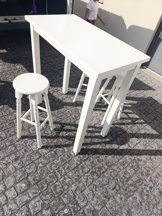 Mesa alta +3 Bancos Altos