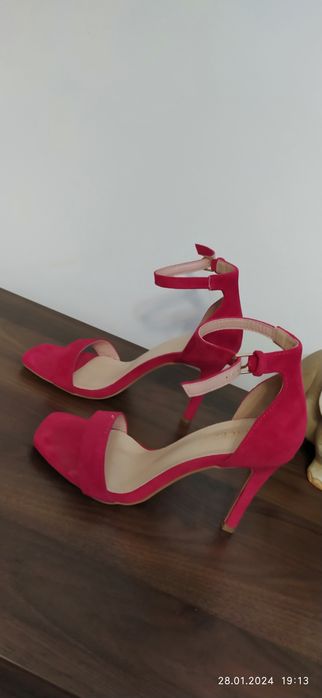 Przepiękne sandałki na szpilce