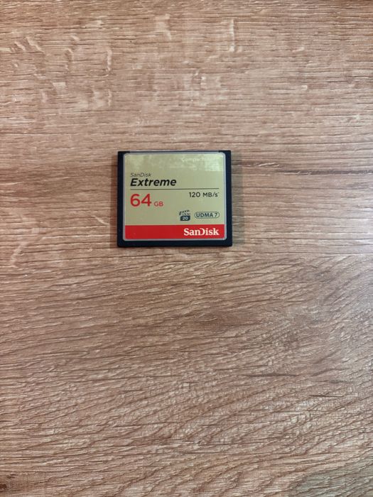 Canon 7D + Lente 75-300mm + Acessórios