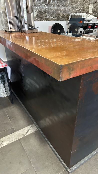 Balcão de Bar em L – Estilo Industrial – Tampo e Acabamento em Cobre