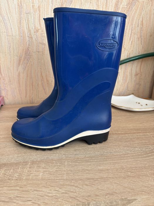 Резиновые сапожки в отличном состоянии