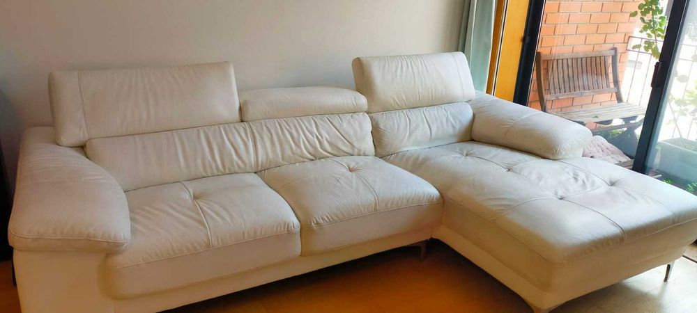 Sofa com chaise longue em pele