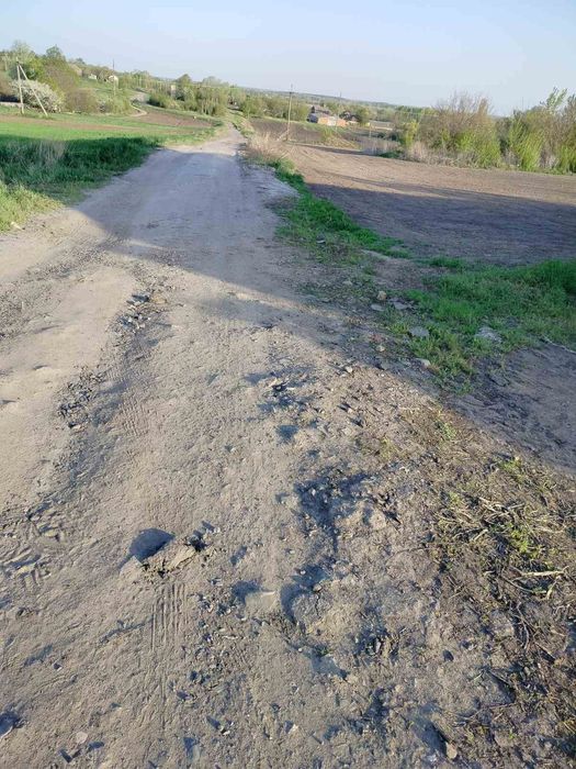 ПРОДАМ-нежитлова будівля площею 630 кВ.м,склад, ферма, с.Нехвороща