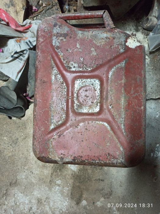 Канистра из 90-х.