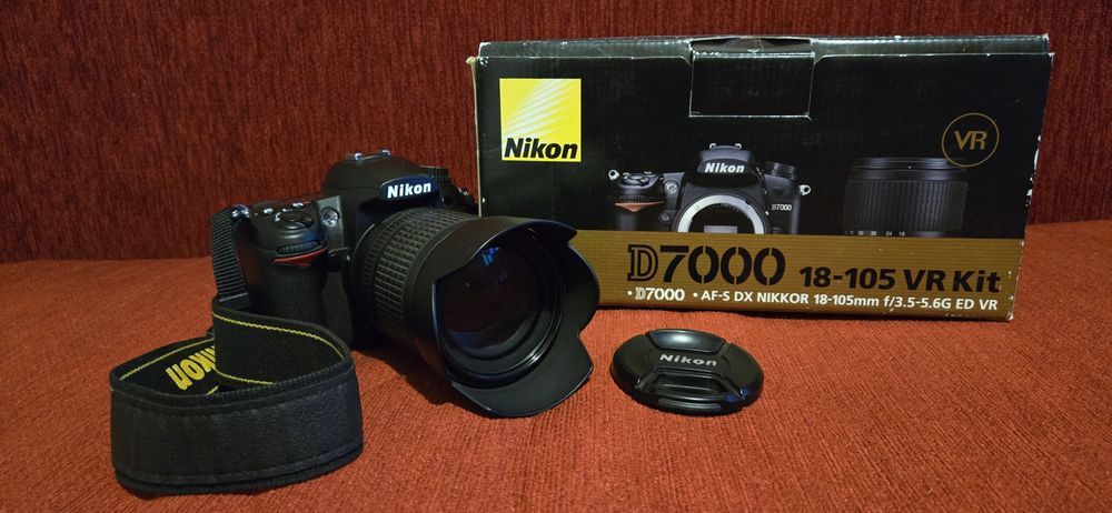 Фотоапарат Nikon D7000 з комплектом всього необхідного для фотозйомки