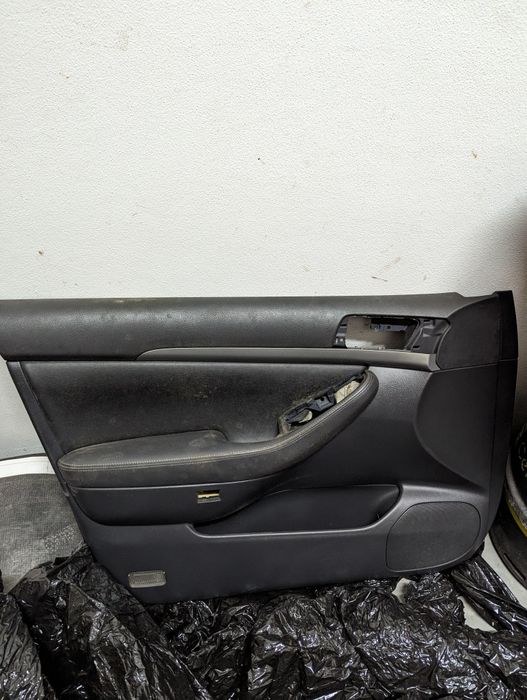 Quartela porta Toyota  Avensis t25