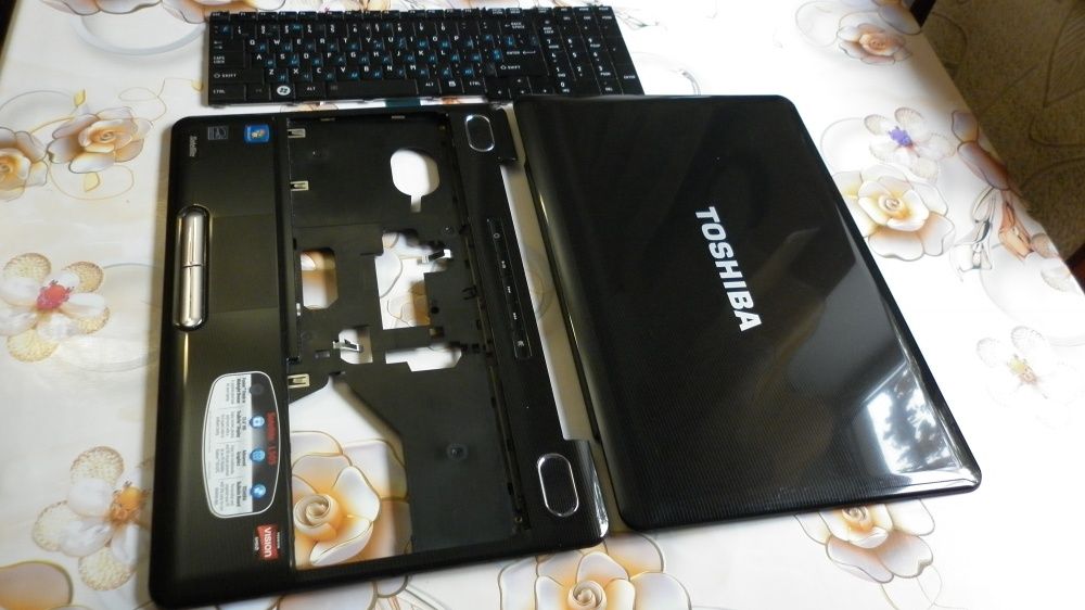 Крышка корпуса Toshiba 505,500 ( матрицы, тачпада , верхняя )
