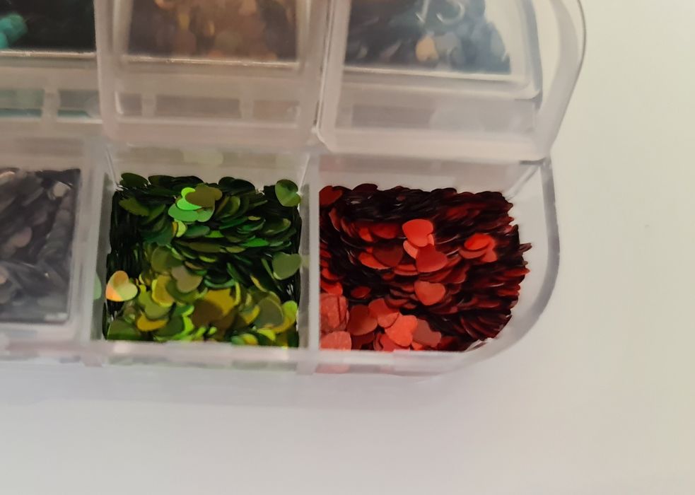 Caixa com corações várias cores - unhas de gel