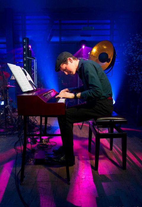 Lekcje pianina dla początkujących i zaawansowanych – od podstaw gry, przez klasykę i muzykę rozrywkową, po jazz i improwizację