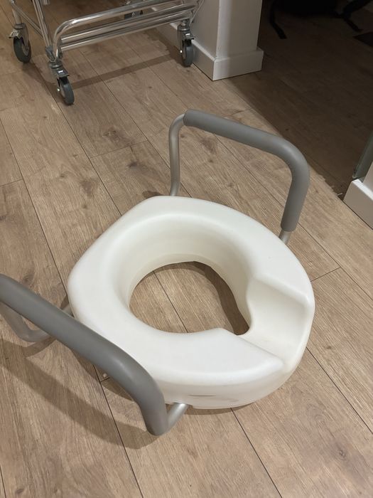 Assento sanitário (muito pouco uso)