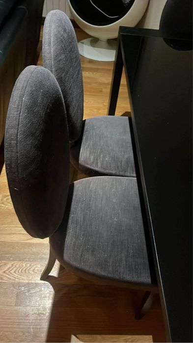 Mesa de madeira e vidro preta + cadeiras