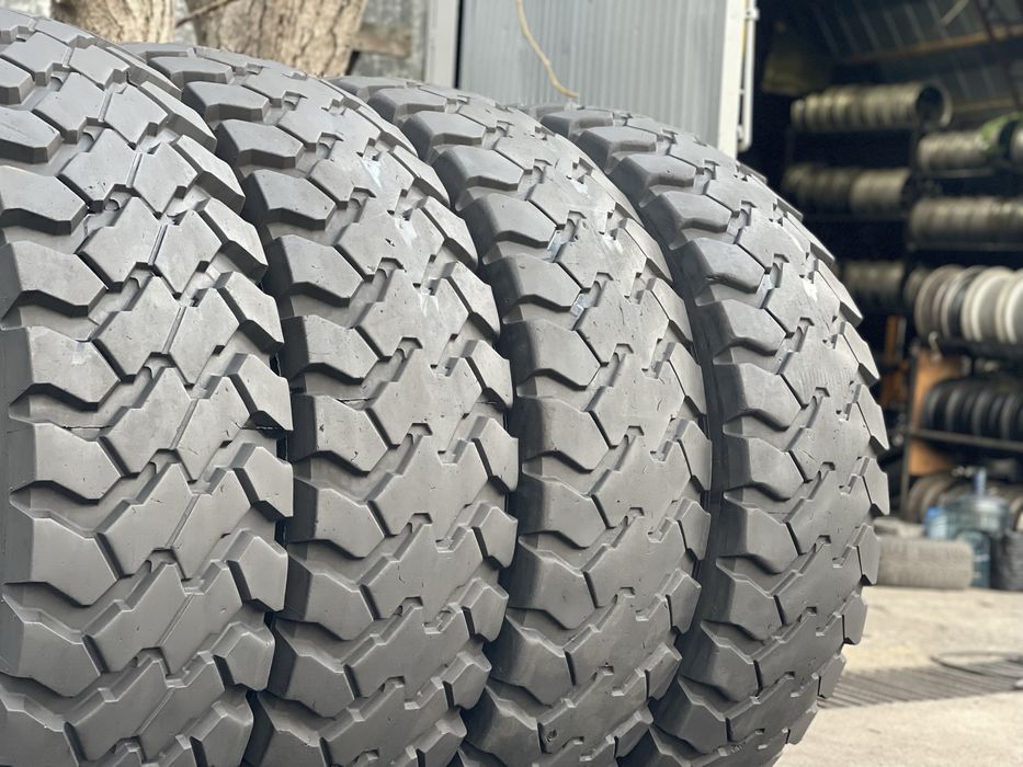 Шини вантажні 4шт 14,00 R20 Continental HCS