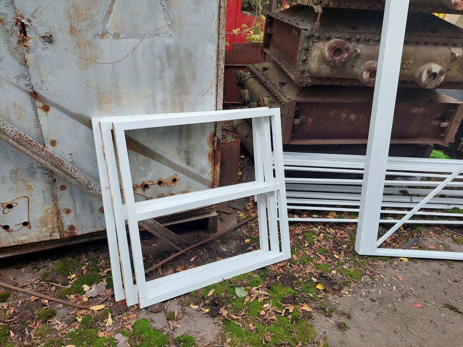 Металеві конструкції  для стелажів та теплиці