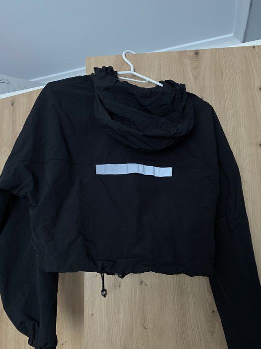 Вітровка чорна bershka
