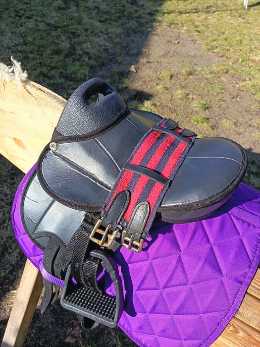 Koń drewniany z akcesoriami