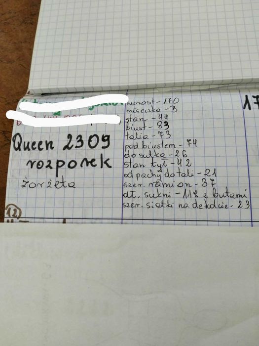 Piękna suknia ślubna biała z trenem i welonem