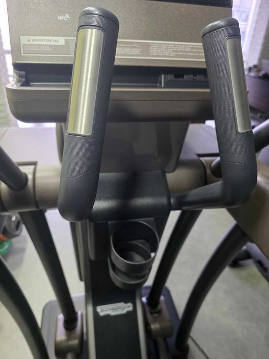 Продам професійний орбітрек для дому бренд Technogym Италия