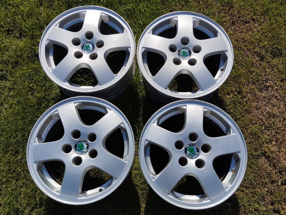 Felgi Skoda 14" 5x100 6J ET43 6Y0-025 Fabia komplet 57,1mm