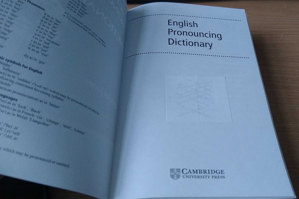 Cambridge English pronouncing dictionary / Daniel Jones