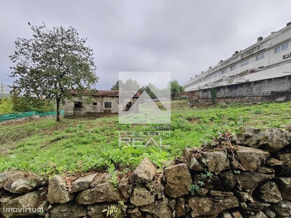 Terreno c/ viabilidade de construção - área 2613 m2  - Águas Santas (M