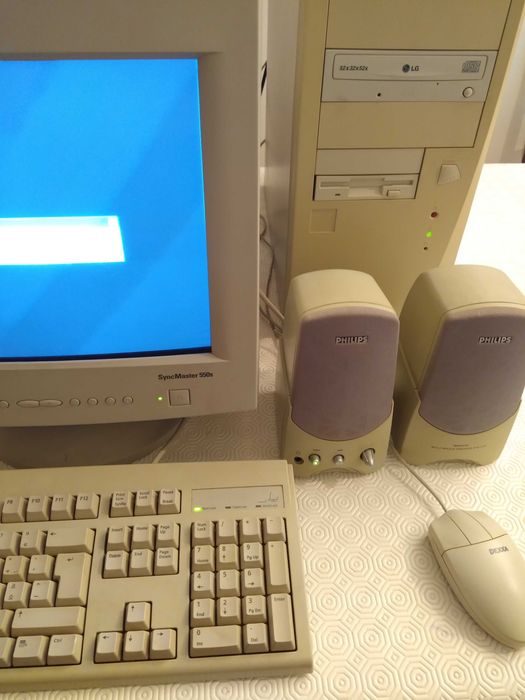 PC Retro Completo – Celeron 501MHz + CRT Samsung + ATI + Creative