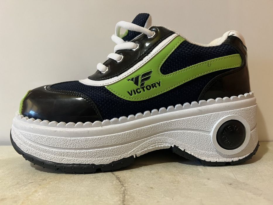 Кросівки  жіночі високі