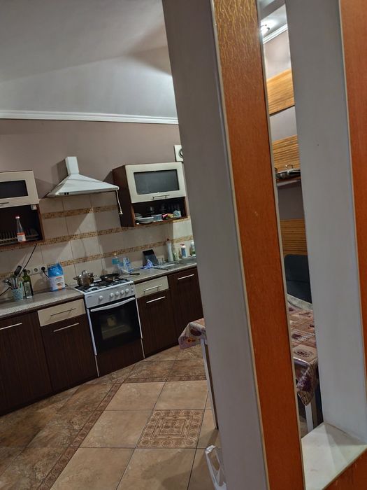 Подільський р-н .Здам кімнату дівчині.4000+комуналка.