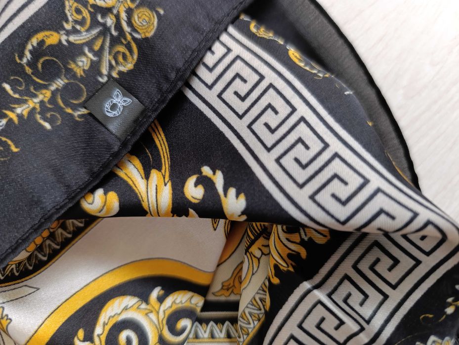 Piękna  czarna  z beżem  apaszka unisex