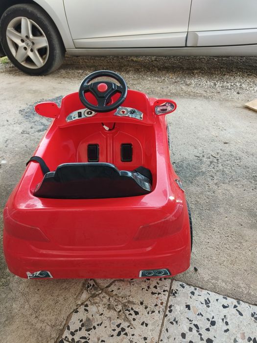 Carro elétrico de criança