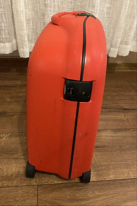Walizka Samsonite średnia 72x52x26 Bardzo masywna!