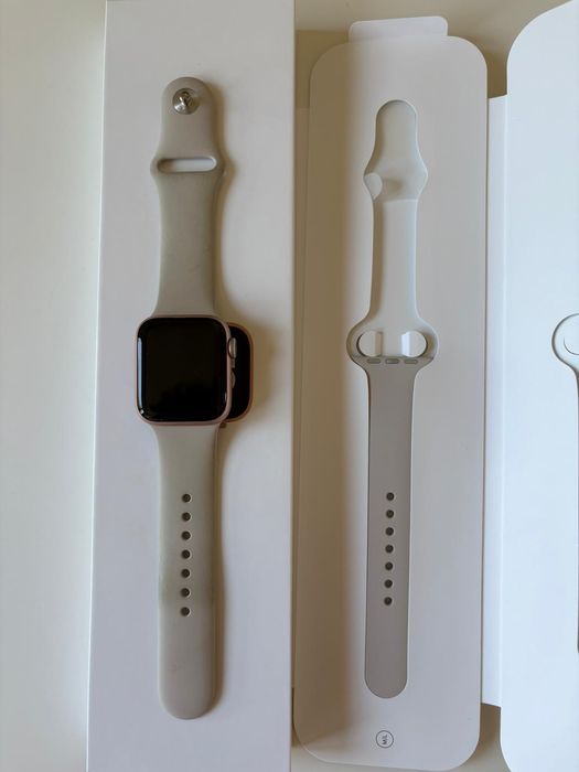Apple Watch SE 40mm Gold Alumínio (Starlight)