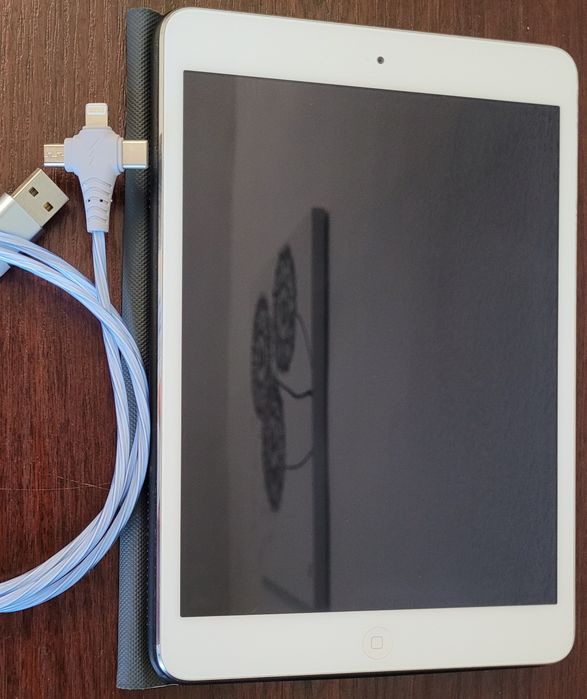 Apple IPad mini 2 retina 7'9" (first generation)16gb silver