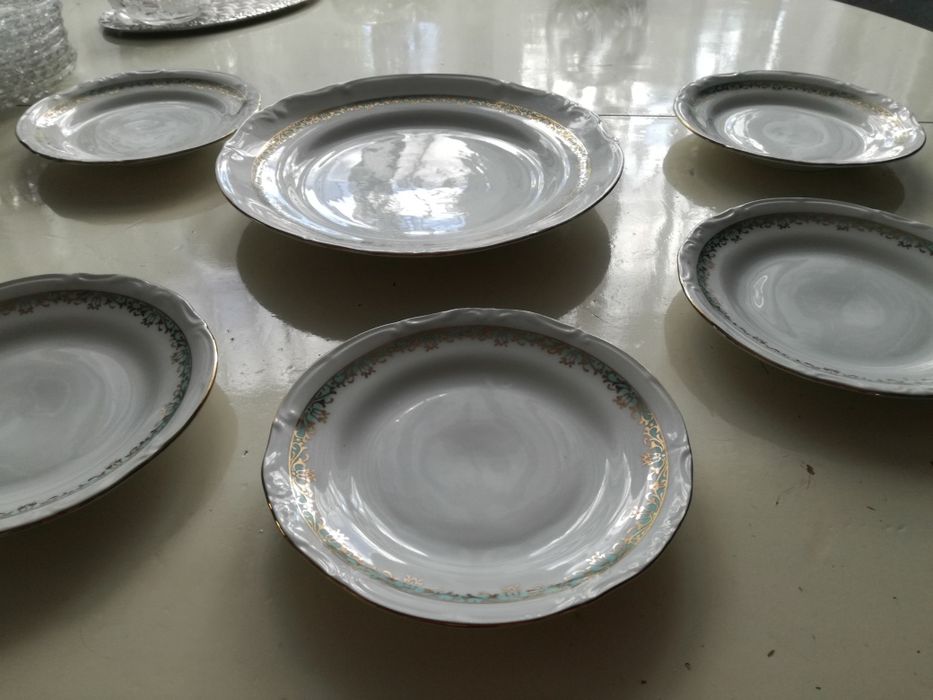 Duży talerz oraz talerze deserowe (6szt) z miętowym dekor. CHODZIEŻ