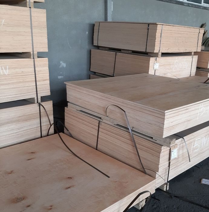 Фанера товщиною 10мм. Розмір 1520*1520