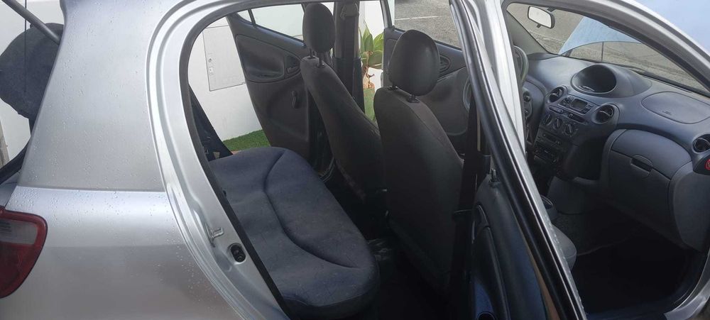 Toyota Yaris 1.0 VVTi, versão terra , em ótimo estado