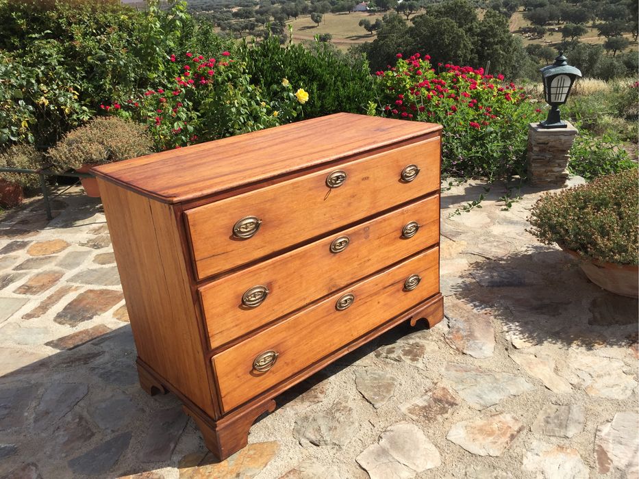 Cómoda antiga D.Maria em vinhático