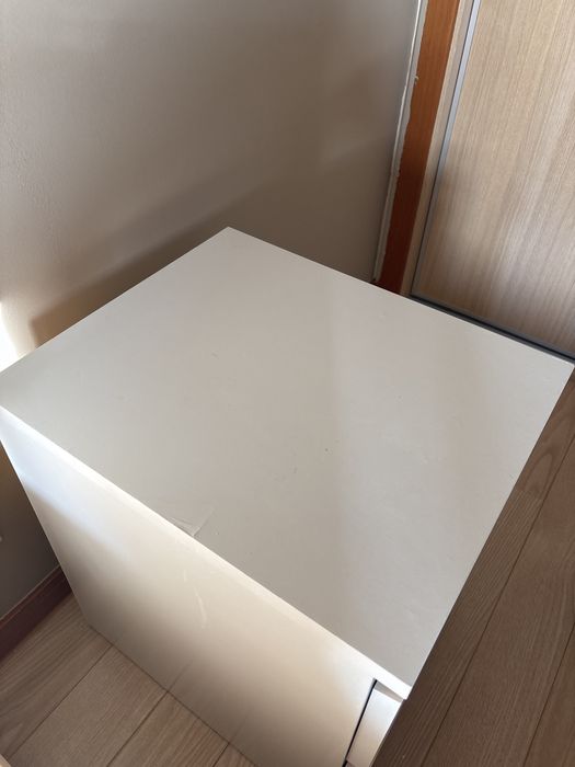 2 mesas de cabeceira MALM IKEA