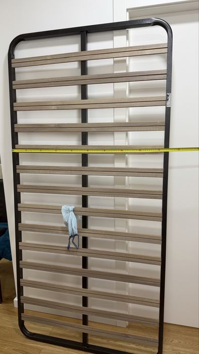 Cama de solteiro e colchão