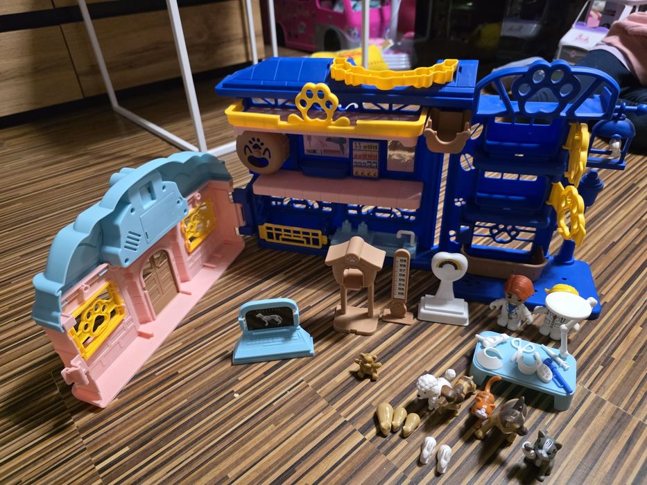 Zabawki dla dziewczynki lalki szafa itp