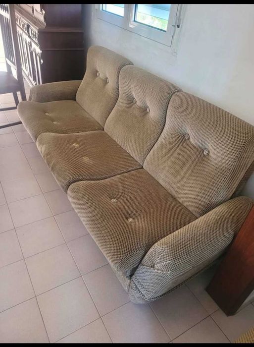 Vende se cama e mesa de cabeceira ** bed + matress