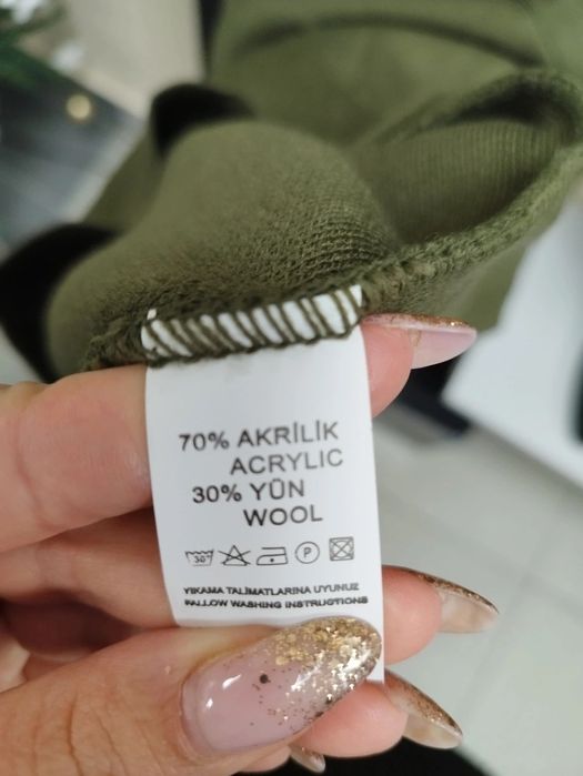 NOWA sukienka dzianinowa z rękawem w dzwonek