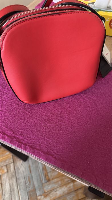Червона сумка з екошкіри