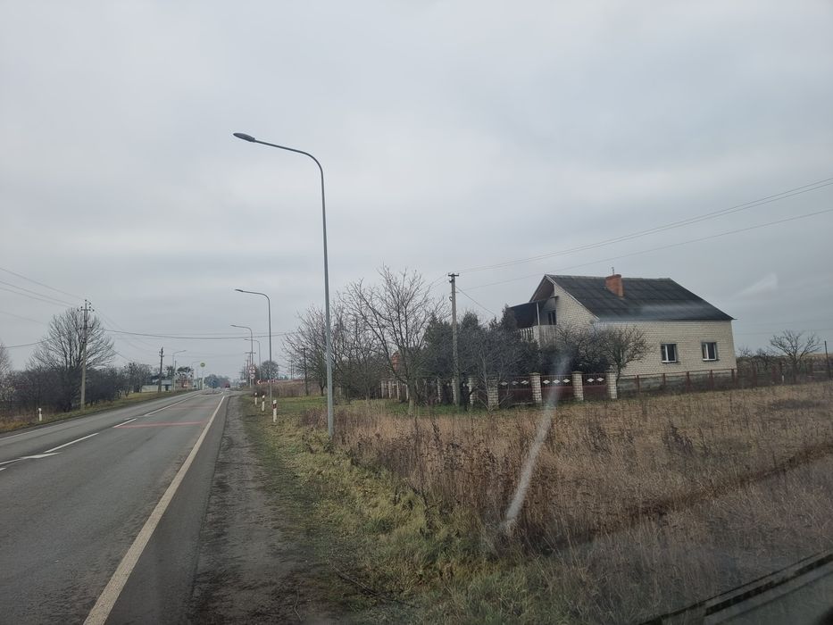 Земельна ділянка над трасою