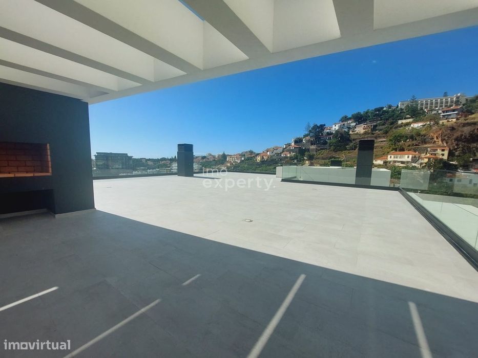 Penthouse Duplex T6 com Piscina no Funchal, Madeira