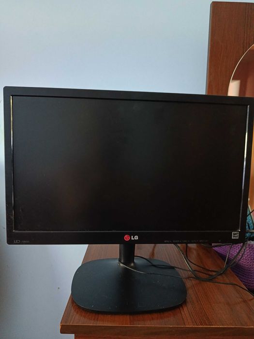 Монітор LG діагональ 18.5