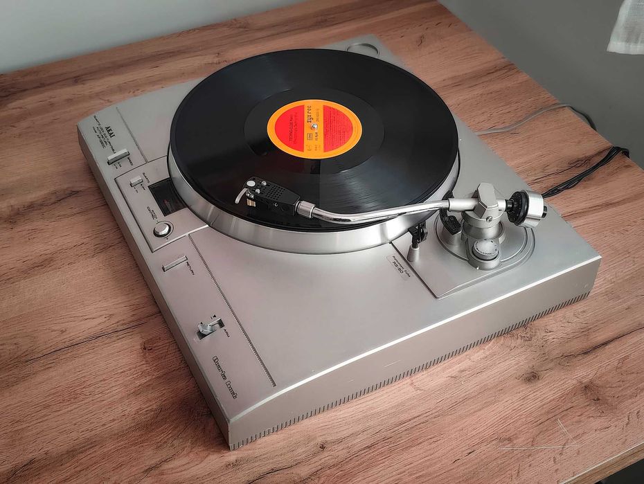 Akai AP-D33 gramofon Direct Drive