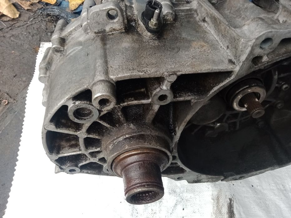 Коробка механика 6-ти ступка на Volkswagen Sharan