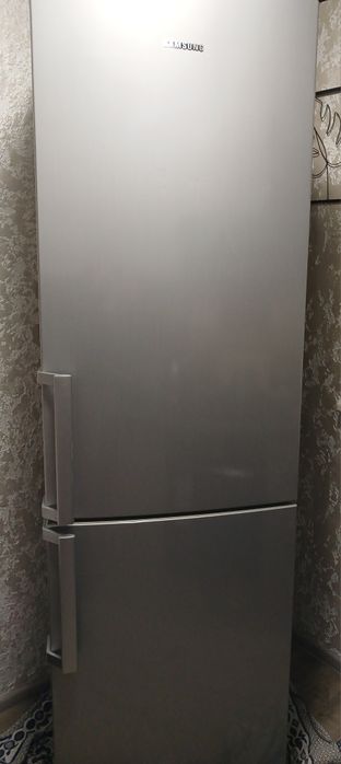 Холодильник Samsung
