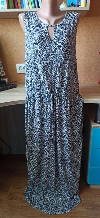 Продам нарядные платья.